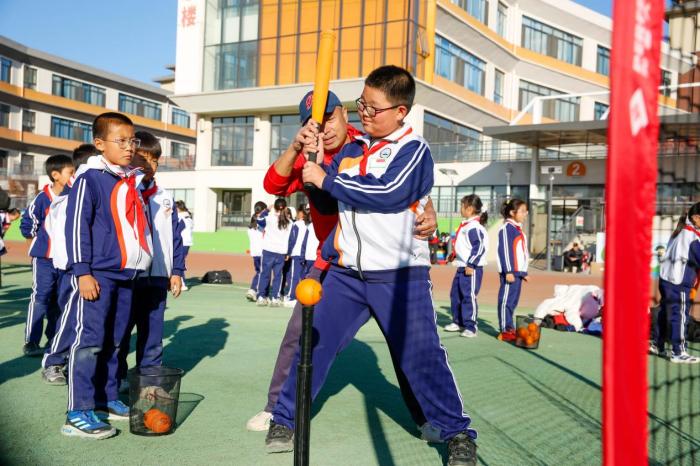 2025快乐垒球进社区校园活动收官盘锦站