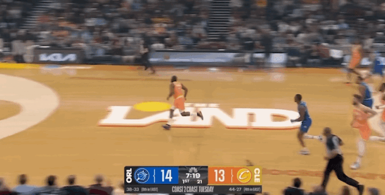 哈登首扣助骑士逆转魔术 梅里尔关键抛投锁定胜