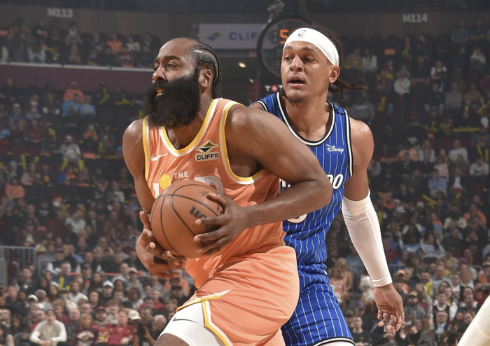 哈登首扣助骑士逆转魔术 梅里尔关键抛投锁定胜