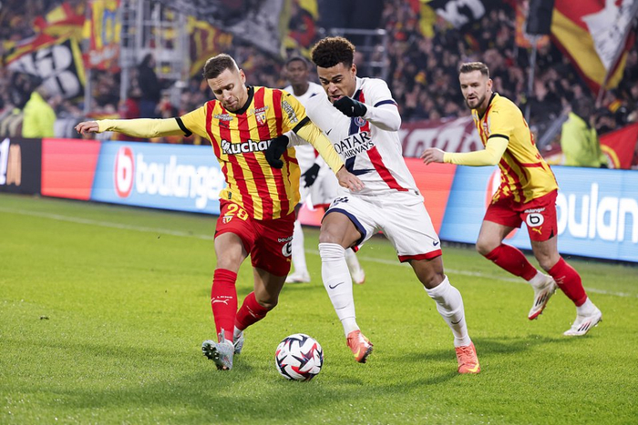 朗斯拒绝巴黎延期请求 争冠希望面临赛程挑战