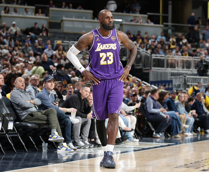 41岁詹姆斯隔扣胡夫+欧洲步晃晕西亚卡姆 湖人