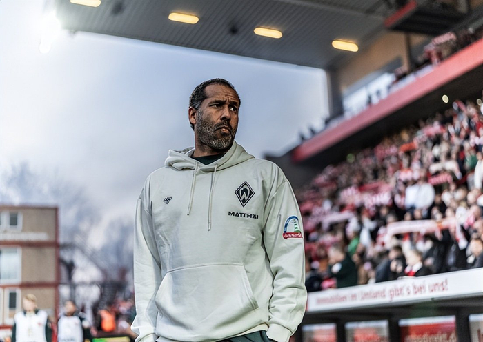 p云达不莱梅主帅蒂奥纳率队力克沃尔夫斯堡，保