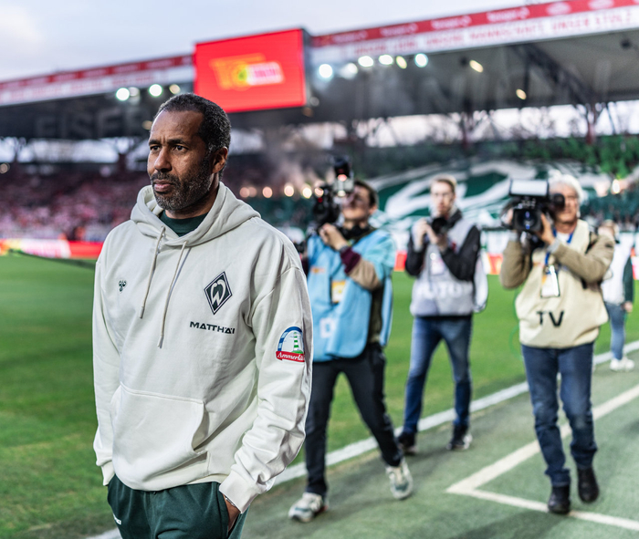 p云达不莱梅主帅蒂奥纳率队力克沃尔夫斯堡，保